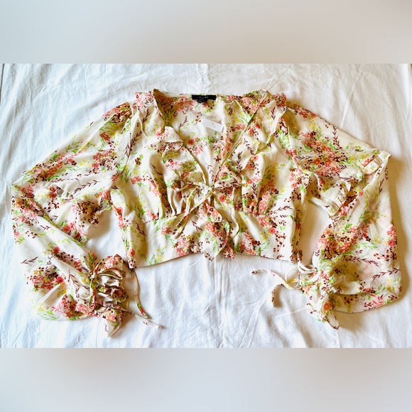 Forever 21 Women’s Long Sleeve Blouse Crop Top Ivory Floral Print Size L NWOT - Picture 3 of 8